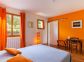 Maison d'h&ocirc;tes &agrave; Favalello di Bozio, Centre Corse, Haute-Corse, labellis&eacute;e G&icirc;tes de France : chambre Orange