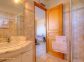 Maison d'h&ocirc;tes &agrave; Nessa, Balagne, Haute-Corse, labellis&eacute; G&icirc;tes de France : la salle d'eau de la chambre A Cuderzula