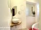 Maison d'h&ocirc;tes &agrave; Brando, Grand Bastia, Haute-Corse, labellis&eacute;e G&icirc;tes de France Corse : la salle de bain attenante &agrave; la chambre Capraia