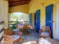 Chambres d'h&ocirc;tes, Poggio Marinaccio, Centre-Corse, Haute-Corse, labellis&eacute; Gites de France : la terrasse o&ugrave; est servi le petit-d&eacute;jeuner, avec vue sur le San Pedrone