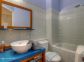 Chambres d'h&ocirc;tes &agrave; Porto Vecchio - L'Ospedale, le Sud Corse, Corse du Sud, labellis&eacute;es G&icirc;tes de France: La salle d'eau de la chambre d'Ang&egrave;le