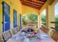 Chambres d'h&ocirc;tes, Poggio Marinaccio, Centre-Corse, Haute-Corse, labellis&eacute; Gites de France : la terrasse o&ugrave; est servi le petit-d&eacute;jeuner, avec vue sur le San Pedrone