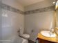 Maison d'h&ocirc;tes &agrave; Favalello di Bozio, Centre Corse, Haute-Corse, labellis&eacute; G&icirc;tes de France : la salle de bain/wc de la chambre Parme