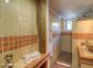 Chambres d'h&ocirc;tes &agrave; Pila Canale, le grand Valinco, en Corse du Sud, labellis&eacute; G&icirc;tes de France : la salle d'eau de la chambre Voce Ventu 