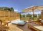 Chambres d'h&ocirc;tes &agrave; Sarrola Carcopino, Le Grand Ajaccio, Corse du Sud, labellis&eacute; G&icirc;tes de France : la terrasse privative avec jacuzzi de la chambre4