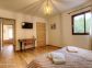 Chambres d'h&ocirc;tes &agrave; Manso, Balagne, Haute-Corse, labellis&eacute;es G&icirc;tes de France : une des deux chambres de la chambre familiale