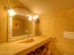 Maison d'h&ocirc;tes &agrave; Alando, Centre-Corse, Haute-Corse, labellis&eacute; G&icirc;tes de France : la salle d'eau de la chambre Sable
