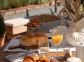Chambres d'h&ocirc;tes Ch&acirc;teau Rouher &agrave; Propriano , Valincu , Corse du Sud : 
le petit d&eacute;jeuner &agrave; table 